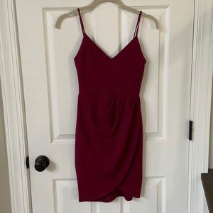Lulu’s bodycon dress in the size X-Small. Color is Wine.